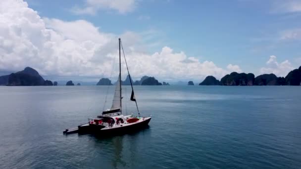 Sailing Catamaran Tropics Drone Flies Close Sail View Islands Phang — ストック動画