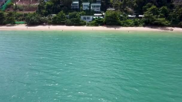 Houses Seashore People Walk Beach Tropical Island View Drone — Video Stock