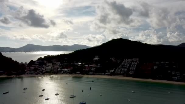 Tropický Ostrov Poledne Pobřeží Domy Břehu Výhled Velké Výšky — Stock video