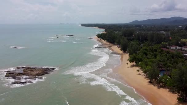 Die Küste Des Andamanischen Meeres Wellen Treffen Die Küste Tropischer — Stockvideo