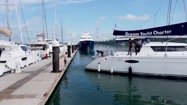 Sailors Pick Colleague Pier Carefully Approaching Dock Stern Sailing Catamaran — Stock Video