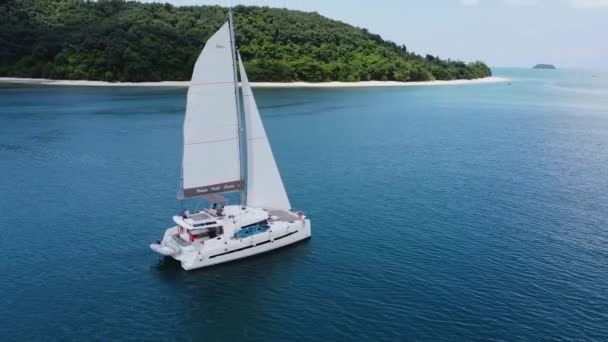 Beautiful Sailing Boat Tropical Island Raised Sails Slow Motion Video — Stock Video