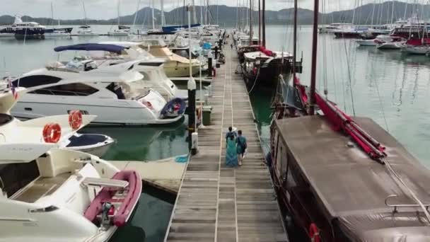 Phuket Thailand September 2020 Family Identical Clothes Walks Pier Yacht — Stock Video