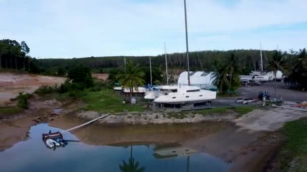 Barcos Embarcaciones Están Pie Accesorios Durante Las Reparaciones Dique Seco — Vídeo de stock