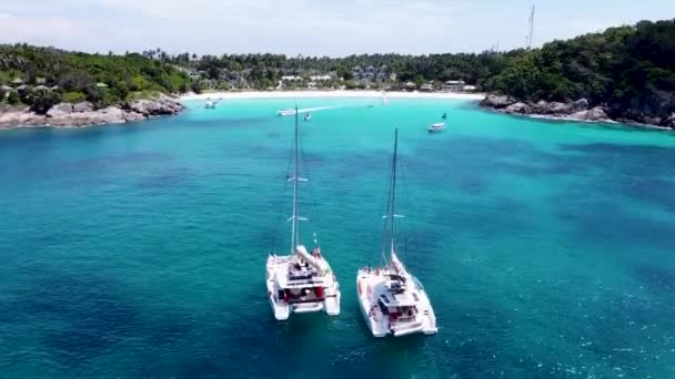 Costa Tropicale Dell Isola Acqua Azzurra Vicino Alla Riva Isola — Video Stock