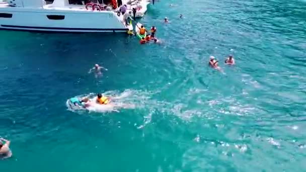 Phuket Tajlandia Grudzień 2019 Turyści Bawią Się Podczas Rejsu Katamaranami — Wideo stockowe