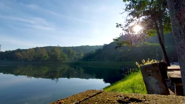 Klidné Ráno Jezera Voda Jezera Odráží Deštný Prales Jihu Phuketu — Stock video