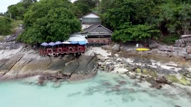 Phuket Tailandia Enero 2022 Pequeño Restaurante Costa Una Isla Tropical — Vídeo de stock