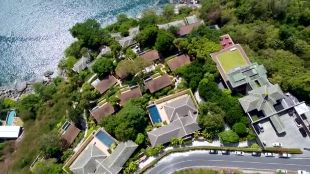 Tropik Bir Adanın Tepelerindeki Ormandaki Villaların Havadan Görünüşü Phuket Teki — Stok video
