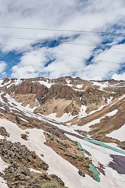 Elbrus Mai Schnee Grün Braune Erde — Stockfoto