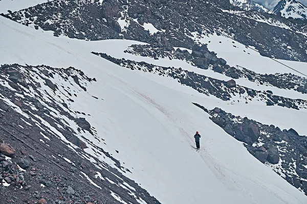Elbrus Mai Schnee Grün Braune Erde — Stockfoto