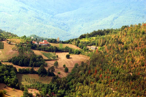 Serbia Occidental Una Vista Pueblo Cerca Del Monasterio Raca Bajina — Foto de Stock