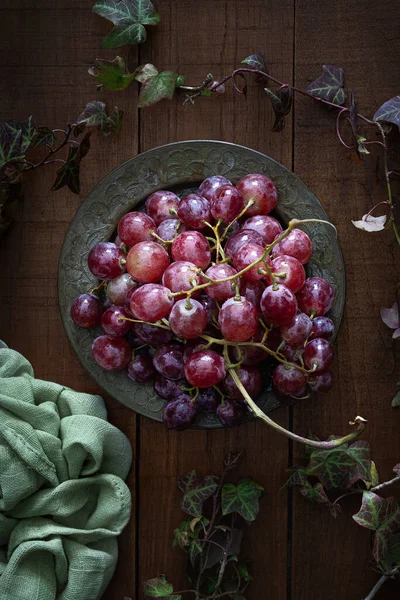 Bunch Grapes Still Life Photography Grapes Dark Wooden Background Healthy — Fotografia de Stock