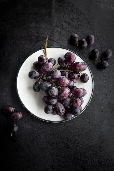 Plate Fresh Red Grapes — Fotografia de Stock