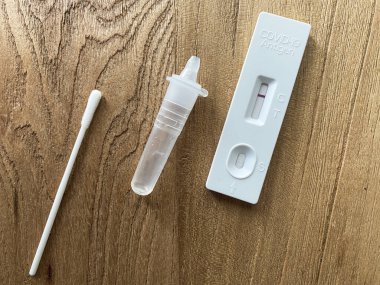 Hızlı COVID-19 Antijen Kendi Testi 