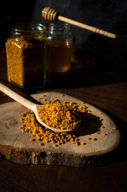 Taze arı poleni, bir vejetaryen protein kaynağı.