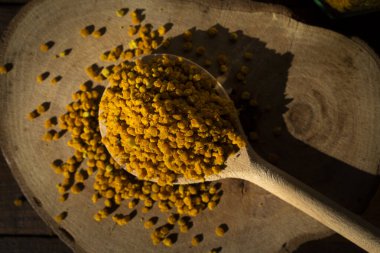 Taze arı poleni, bir vejetaryen protein kaynağı.