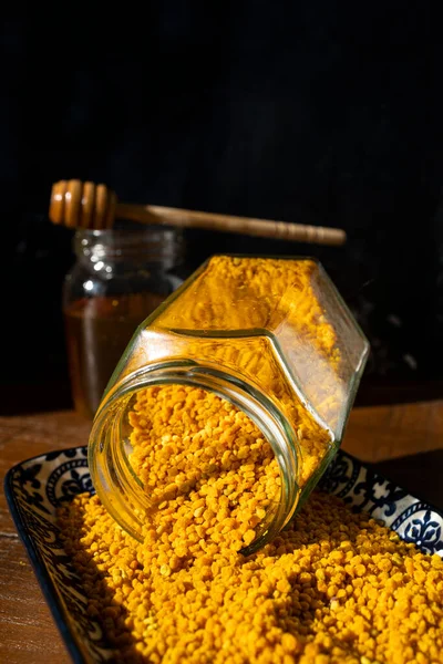 Taze arı poleni, bir vejetaryen protein kaynağı.