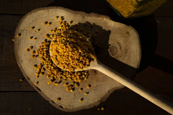 Taze arı poleni, bir vejetaryen protein kaynağı.