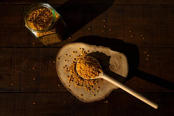 Taze arı poleni, bir vejetaryen protein kaynağı.