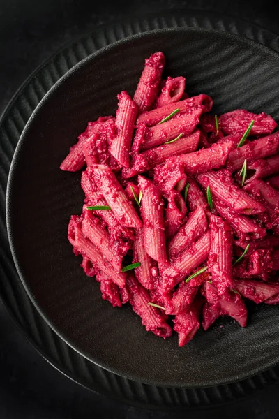 Pembe pancar pesto makarna. Pembe pancar soslu makarna..