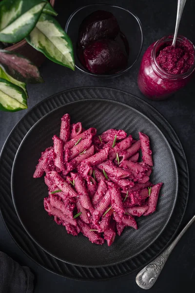 Pembe pancar pesto makarna. Pembe pancar soslu makarna..