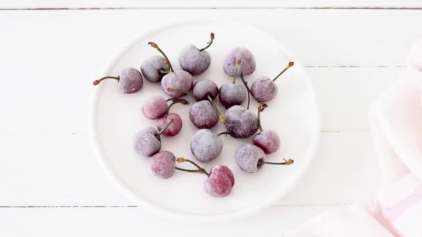 Defrost Fruit Quick Defrosting Cherries Video — Stock Video