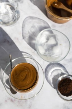 Buzlu kahve. Dalgona kahvesi.