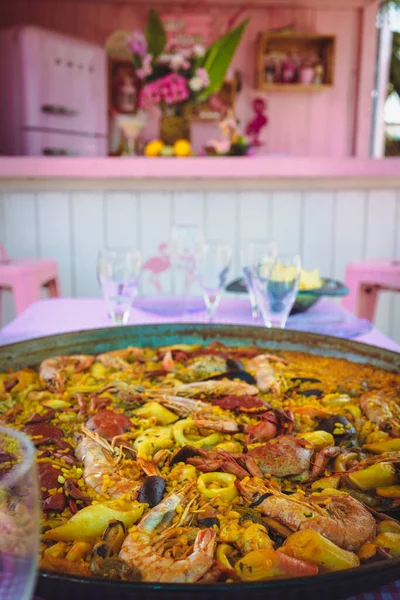 Traditional Paella Whole Family Outdoor Dining Family Summer Delicious Traditional — Stockfoto