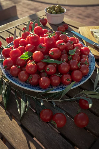 Wooden Table Garden Cherry Tomatoes Olives Platter Gorgonzola Cheese Healthy — Stockfoto