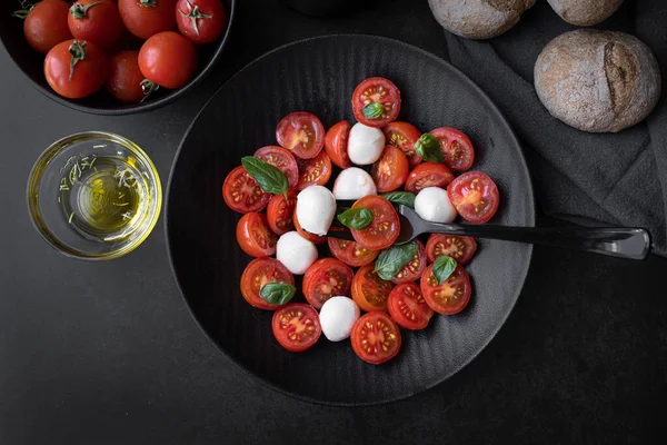 Cherry Tomato Salad Mozzarella Cheese Fresh Basil Delicious Caprese Salad — Stock Photo, Image