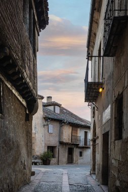 Pedraza sokakları, Segovia, Castilla y Len, İspanya. Pedraza, ortaçağ duvarlı kasabası