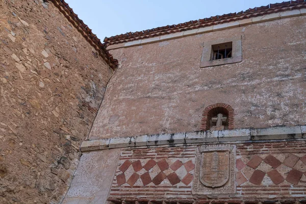 스페인 카스티 세고비아 읍으로 들어가는 중세의 성벽으로 둘러싸인 — 스톡 사진