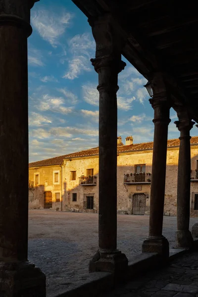 Pedraza Plaza, Segovia, Castilla y Len, İspanya. Pedraza, ortaçağ duvarlı kasabası