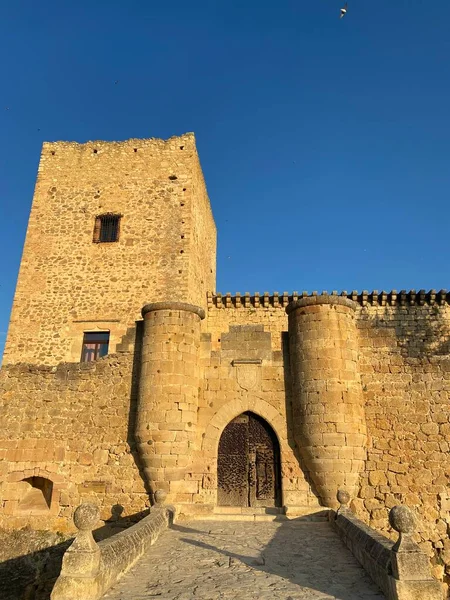 セゴビアのペドラザ城 カスティーリャ レオン州 スペイン 中世の村におけるローマとアラビアの起源の城 — ストック写真