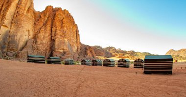 Wadi Rum, Ürdün 'deki dağ çölünün güzel manzarası