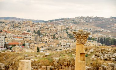 Jerash, harabeleri zaman içinde iyi korunmuş olan Greko-Romen şehri Gerasa 'nın kalıntıları.