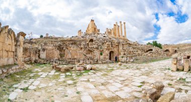 Jerash, harabeleri zaman içinde iyi korunmuş olan Greko-Romen şehri Gerasa 'nın kalıntıları.