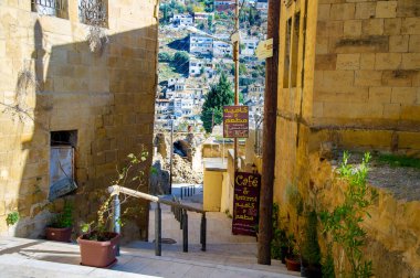 As-Salt Ürdün 'ün batısında yer alan eski bir tarım ve idari merkezidir..