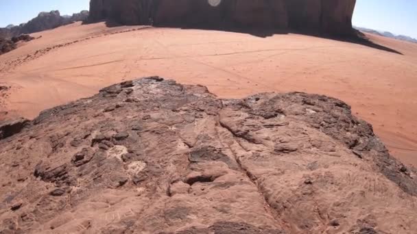 Захватывающий Пейзаж Иордании Пустыне Вади Ром Красным Песком Высокими Горами — стоковое видео