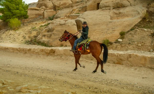 Beduinen Auf Der Zufahrtsstraße Nach Petra Auf Der Suche Nach — Stockfoto
