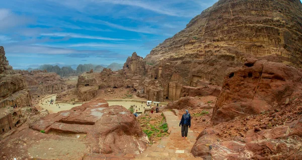 Muchos Turistas Que Visitan Petra Jordania Que Considera Una Maravilla — Foto de Stock