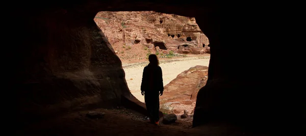 Attraktiva Kvinnliga Turist Poser Petra Jordan Anses Vara Ett Världen — Stockfoto