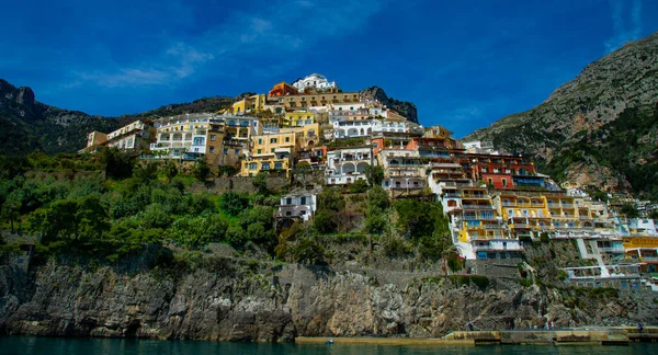 Amalfi Coast Italy Photographed Ferryboat Sunny Day Colourful Houses Visible — 스톡 사진