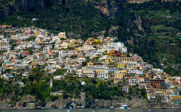 Costa Amalfitana Itália Fotografada Ferryboat Dia Ensolarado Com Casas Coloridas — Fotografia de Stock