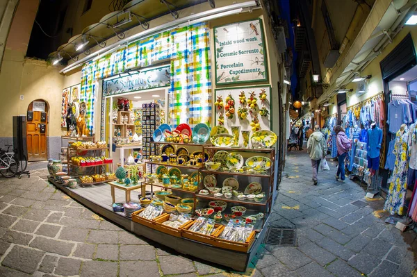 Abril 2022 Loja Souvenirs Sorrento Itália Com Cerâmica Tradicional Colorida — Fotografia de Stock