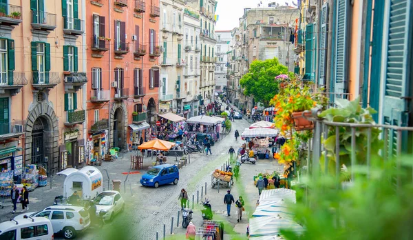 Abril 2022 Nápoles Italia Abarrotada Calle Una Mañana Con Montón — Foto de Stock