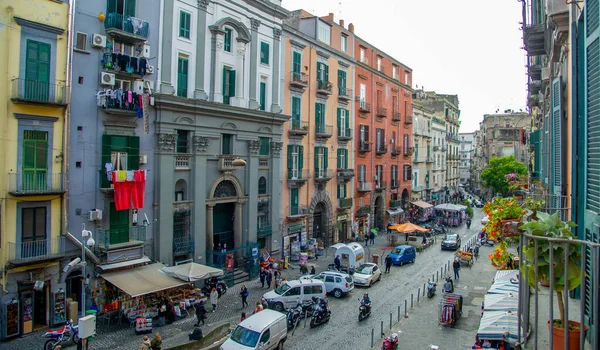 Abril 2022 Nápoles Itália Rua Lotada Uma Manhã Com Muitas — Fotografia de Stock