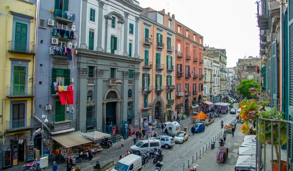 Dubna 2022 Neapol Itálie Přeplněná Ulice Jednoho Rána Spoustou Skútrů — Stock fotografie