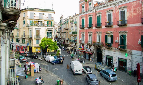 Abril 2022 Nápoles Italia Abarrotada Calle Una Mañana Con Montón Imagen De Stock